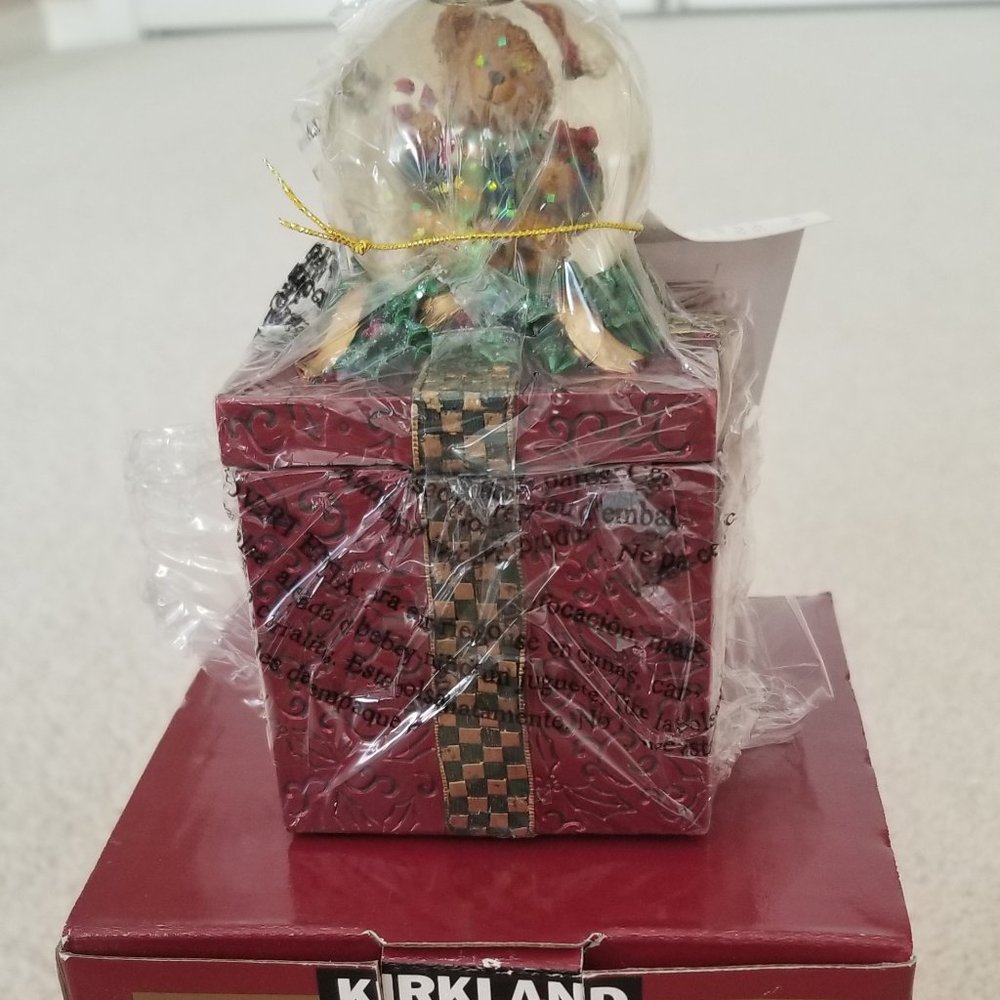 Vintage Kirkland Signature Water Globe Box Bear - Picture 4 of 6